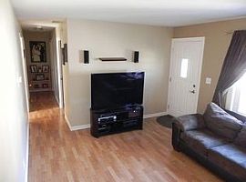 133 Ridge Ln, Geneva, Il 60134 3 Beds 1 Bath -- Sqft in Geneva, IL (Photo 4 of 8)