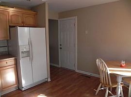 133 Ridge Ln, Geneva, Il 60134 3 Beds 1 Bath -- Sqft in Geneva, IL (Photo 5 of 8)