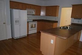 401 Albany Dr, Jacksonville, Nc 28540 3 Beds 2 Baths in Jacksonville, NC (Photo 7 of 9)