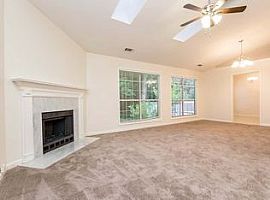 3 Beds 2 Baths in Lawrenceville, GA (Photo 2 of 5)