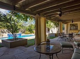 Gorgeous Custom Ranch Home Nestled on Santa Gertrudis Lane.  in Tumacacori, AZ (Photo 10 of 11)