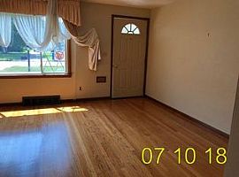 2235 Garfield Blvd, Lorain, Oh 44052 3 Beds 1 Bath in Lorain, OH (Photo 4 of 9)