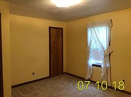 2235 Garfield Blvd, Lorain, Oh 44052 3 Beds 1 Bath in Lorain, OH (Photo 8 of 9)