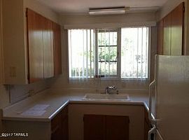 3001 E 17th St, Tucson, Az 85716 2 Beds 1 Bath 976 Sqft in Tucson, AZ (Photo 6 of 9)