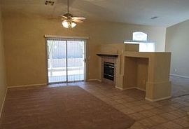 1015 Desert Retreat Ct, Henderson, Nv 89002 3 Beds 2 Baths in Henderson, NV (Photo 7 of 9)