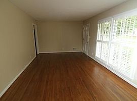 994 Oak Grove Rd, Birmingham, Al 35209 in Birmingham, AL (Photo 2 of 11)