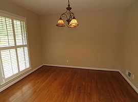 994 Oak Grove Rd, Birmingham, Al 35209 in Birmingham, AL (Photo 4 of 11)