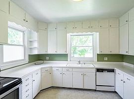 11 Stonebridge Rd, Louisville, Ky 40207 3 Beds 2.5 Baths in Louisville, KY (Photo 10 of 12)