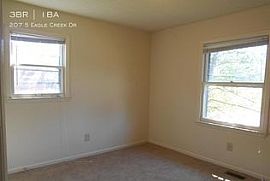 207 S Eagle Creek Dr, Lexington, Ky 40515 3 Beds 1 Bath in Lexington, KY (Photo 4 of 7)