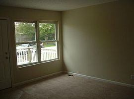 9206 Hillridge Dr, Pewee Valley, Ky 40056 3 Beds 1 Bath in Pewee Valley, KY (Photo 2 of 4)