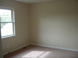 9206 Hillridge Dr, Pewee Valley, Ky 40056 3 Beds 1 Bath in Pewee Valley, KY (Photo 4 of 4)