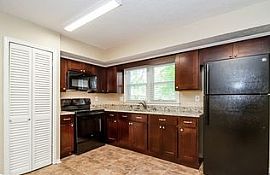 819 Flicker Rd, Louisville, Ky 40214 4 Beds 1.5 Baths in Louisville, KY (Photo 3 of 7)