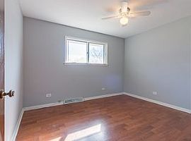 0n778 Barry Ave, Wheaton, Il 60187 3 Beds 1 Bath in Wheaton, IL (Photo 6 of 8)