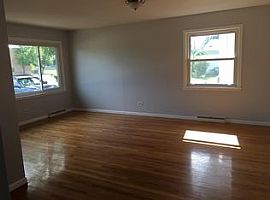 852 W Hawley St, Mundelein, Il 60060 3 Beds 1.5 Baths in Mundelein, IL (Photo 2 of 10)