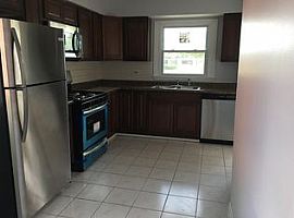 852 W Hawley St, Mundelein, Il 60060 3 Beds 1.5 Baths in Mundelein, IL (Photo 3 of 10)