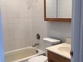 852 W Hawley St, Mundelein, Il 60060 3 Beds 1.5 Baths in Mundelein, IL (Photo 7 of 10)