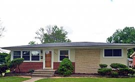942 Daniel Dr, Bensenville, Il 60106 5 Beds 2 Baths in Bensenville, IL