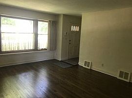 558 Miller Dr, Elgin, Il 60123 4 Beds 2 Baths in Elgin, IL (Photo 2 of 7)