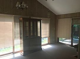 558 Miller Dr, Elgin, Il 60123 4 Beds 2 Baths in Elgin, IL (Photo 3 of 7)