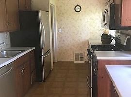 558 Miller Dr, Elgin, Il 60123 4 Beds 2 Baths in Elgin, IL (Photo 6 of 7)