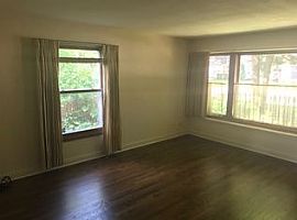 558 Miller Dr, Elgin, Il 60123 4 Beds 2 Baths in Elgin, IL (Photo 7 of 7)