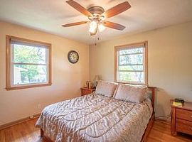 702 N Meadow Ln, Madison, Wi 53705 3 Beds 2 Baths 1,454 Sqft in Madison, WI (Photo 4 of 11)