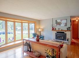 702 N Meadow Ln, Madison, Wi 53705 3 Beds 2 Baths 1,454 Sqft in Madison, WI (Photo 5 of 11)