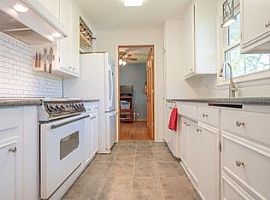 702 N Meadow Ln, Madison, Wi 53705 3 Beds 2 Baths 1,454 Sqft in Madison, WI (Photo 7 of 11)