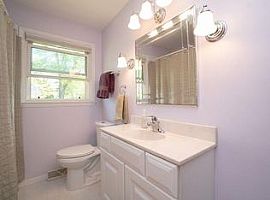 702 N Meadow Ln, Madison, Wi 53705 3 Beds 2 Baths 1,454 Sqft in Madison, WI (Photo 9 of 11)