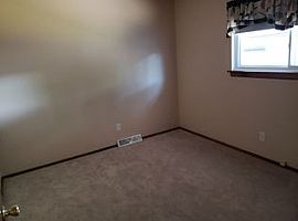 6936 Revere Rd, Racine, Wi 53402 3 Beds 1 Bath 1,258 Sqft in Racine, WI (Photo 5 of 9)