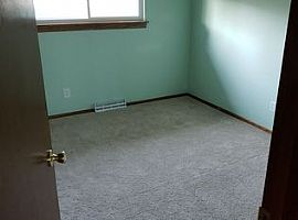 6936 Revere Rd, Racine, Wi 53402 3 Beds 1 Bath 1,258 Sqft in Racine, WI (Photo 7 of 9)