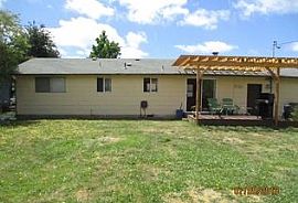 3 Beds 1 Bath in Roseburg, OR (Photo 4 of 4)