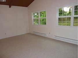 2 Beds 1.5 Baths in Gold Beach, OR (Photo 5 of 5)