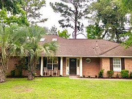 1117 Otter Cir, Beaufort, Sc 29902 4 Beds 2 Baths in Beaufort, SC