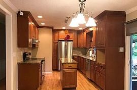 313 White Oak Dr, Cary, Nc 27513 Rent $850 and Dep $850 in Cary, NC (Photo 2 of 10)