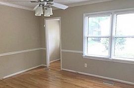 313 White Oak Dr, Cary, Nc 27513 Rent $850 and Dep $850 in Cary, NC (Photo 4 of 10)