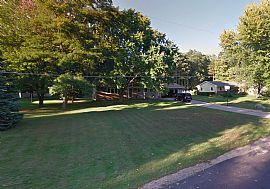 Excellent Location 3/1.5 with Full Basement and Garage W/deck in Greenville, MI (Photo 9 of 9)