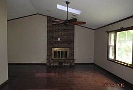 614 Cedar Dr N, Surfside  Rent 750 Deposit 750 Total 1500 in Surfside Beach, SC (Photo 4 of 8)