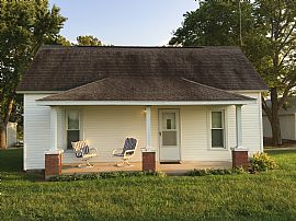 Farmhouse For Rent in Greenfield, MO