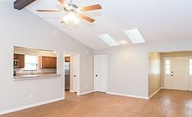 10914 Horse Track Dr, Jacksonville, Fl 32257 3 Beds 2 Baths in Jacksonville, FL (Photo 2 of 7)