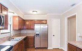 10914 Horse Track Dr, Jacksonville, Fl 32257 3 Beds 2 Baths in Jacksonville, FL (Photo 3 of 7)