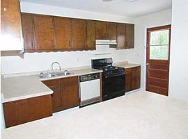 413 Andrew Dr, Valparaiso, Fl 32580 Rent $650 and Dep $650 in Valparaiso, FL (Photo 3 of 7)