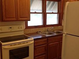 510 E 6th Ave Apt 2, Hutchinson, Ks 67501 1 Bed 1 Bath 950 Sqft in Hutchinson, KS (Photo 6 of 7)