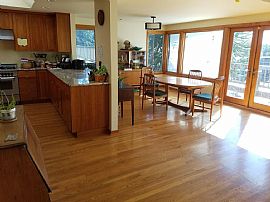 3 Bedrooms, 2 Baths 1870 Sqft in Edmonds, WA (Photo 2 of 6)