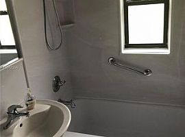 25 Nw 143rd St, Rent Is $900 and Deposit Is $900 in Miami, FL (Photo 4 of 11)