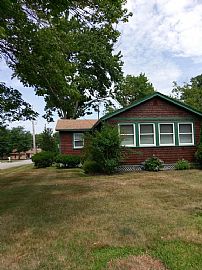 49 Beach Rd, Bristol, Ri 02809 2 Beds 1 Bath 1,012 Sqft in Bristol, RI