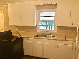 14 Echols Dr, Rent Is $500 and Deposit Is $500 in Greenville, SC (Photo 2 of 10)