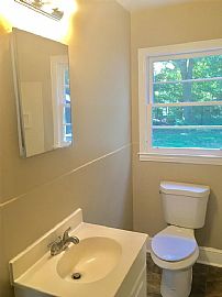 14 Echols Dr, Rent Is $500 and Deposit Is $500 in Greenville, SC (Photo 7 of 10)