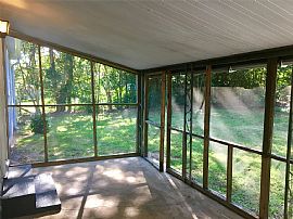 14 Echols Dr, Rent Is $500 and Deposit Is $500 in Greenville, SC (Photo 9 of 10)