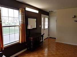 Vernon Hills, Il 60061 2 Beds 2 Baths in Vernon Hills, IL (Photo 2 of 7)